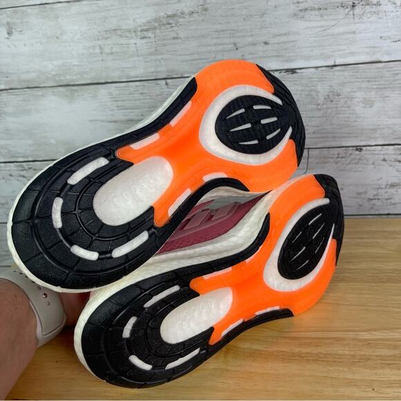 Adidas Pure Boost 22 Sneaker  Size 6 - Picture 6 of 6